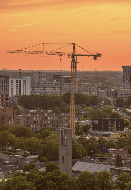  Skyline van Tilburg tijdens Zonsondergang 