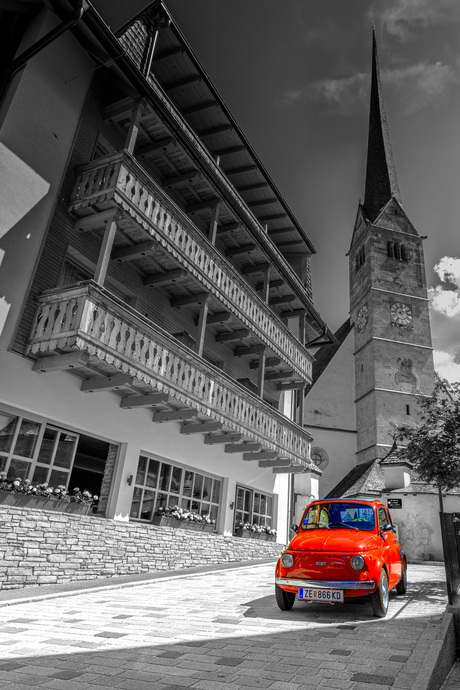 Kerk met auto