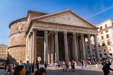 Pantheon in het ochtendlicht.