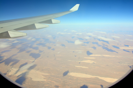 Australische zoutvlaktes overschaduwd door schapenwolken!!