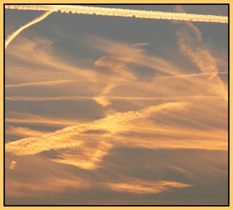 strepen in de lucht