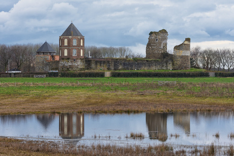 2x Kasteel Montfort.