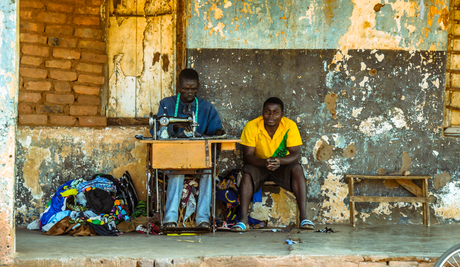 Kleren repareren in Zambia