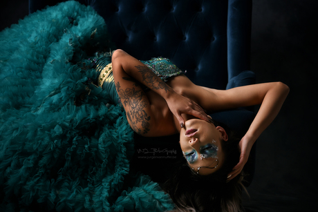 dressed up 4 the shoot