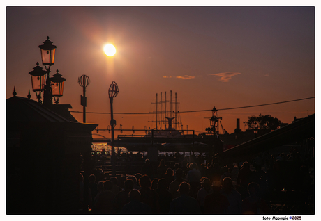 Crowdy  in Venice                  (kijk in het groot)