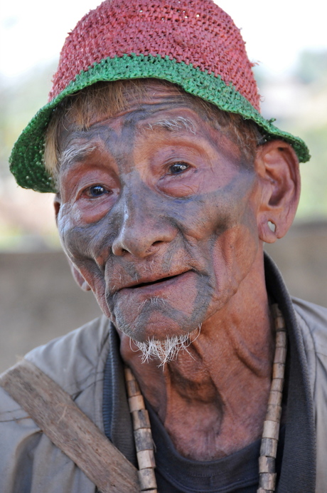 oude man van de Konya Naga Land