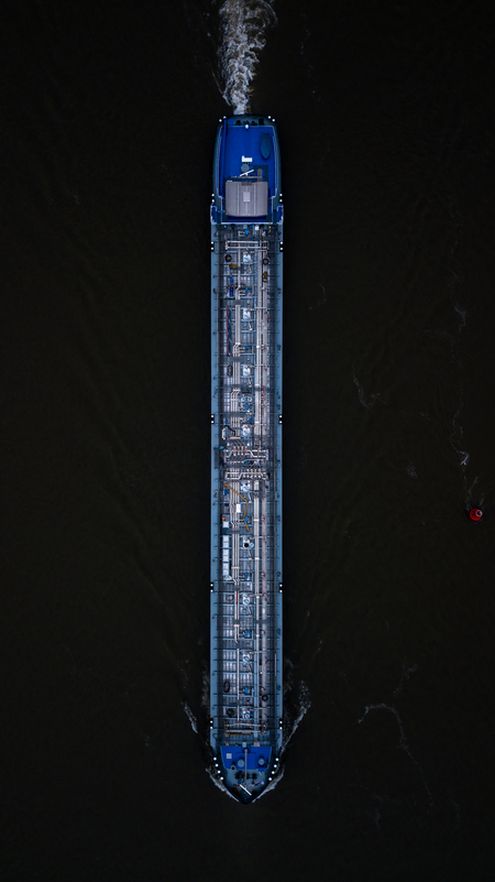 My escape is to just get in a boat and disappear on the water. - Waalbrug Nijmegen. - foto door Into-the-wild op 27-12-2017 - deze foto bevat: lucht, wolken, zon, strand, zee, water, dijk, vuurtoren, tulpen, panorama, lente, natuur, licht, boot, herfst, sneeuw, winter, kasteel, avond, zonsondergang, vakantie, ijs, spiegeling, landschap, mist, heide, duinen, bos, tegenlicht, zonsopkomst, bomen, kerk, storm, zand, bergen, meer, haven, pier, maan, brug, rivier, molen, nacht, kust, polder, hdr, lange sluitertijd