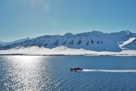 Patrouileboot bij Spitsbergen