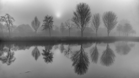 Spiegeling in de mist