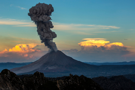 vulcano eruption_sumatra