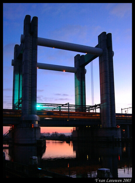 Spoorbrug, the moment.