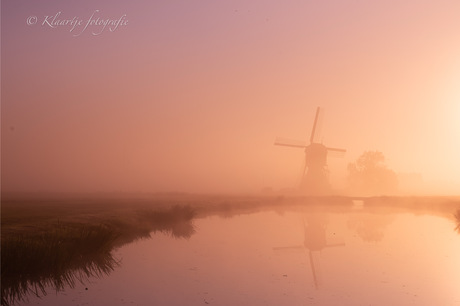Langzaam wint de zon het van de mist
