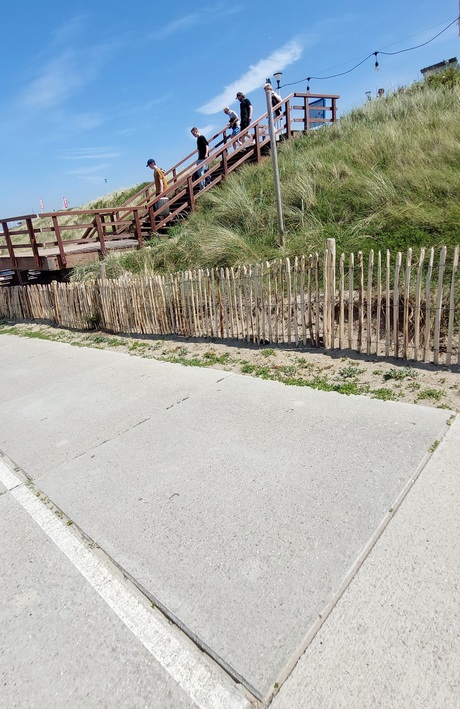 Weer voor het eerst naar het strand