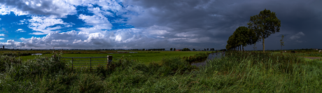 Overgang van regen naar blauwe lucht 