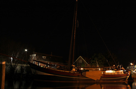 Boot in de nacht