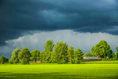 Donkere wolken 