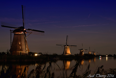 Molens Kinderdijk bij avond