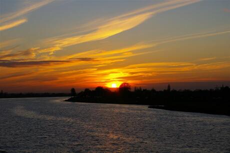 Zonsondergang op de Lek