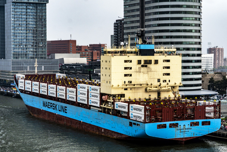 aan de cruise terminal