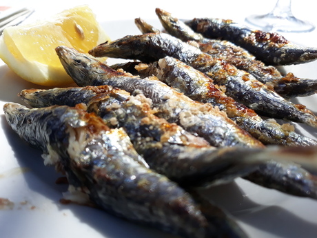 Espeto de sardinas