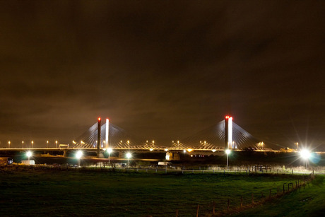 Martinus Nijhoff Brug bij nacht