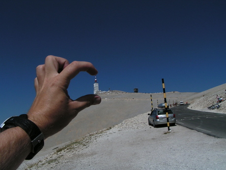 Mont Ventoux weergstation tussen de vingers