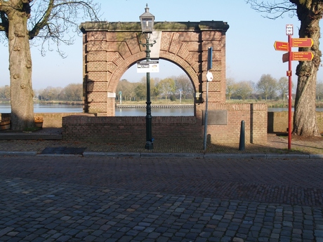 Maaspoort, zicht vanaf de stad