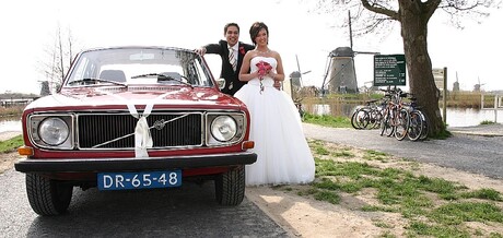 Auto en bruidspaar