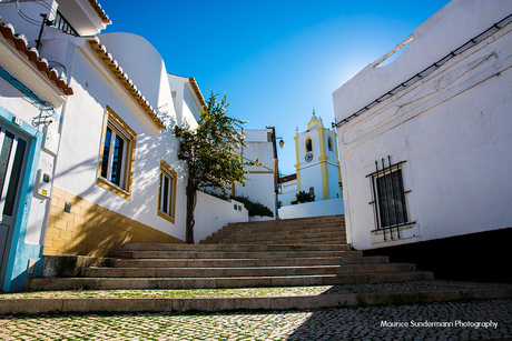 Portugees straatje met een herfst zonnetje
