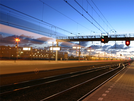 Station bij schemer