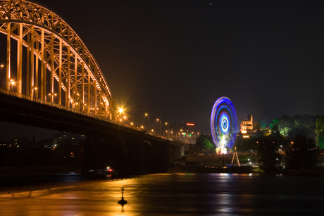 Waalbrug Nijmegen tijdens Zomerfeesten