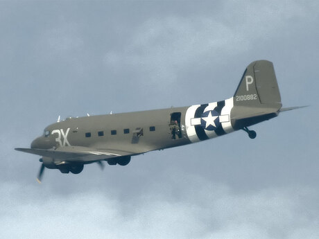 Dakota airbornelanding Ede