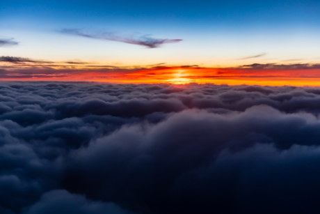 zonsondergang vanuit vliegtuig