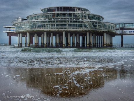 Spiegelend strand