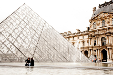 Pyramide bij het Louvre