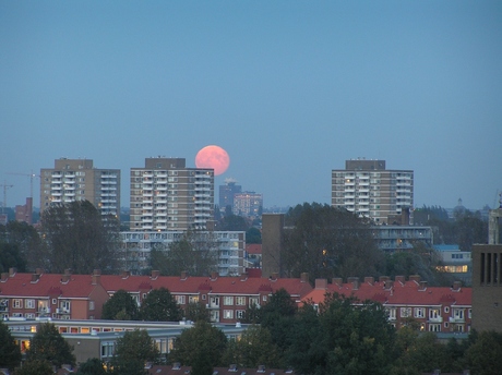 Maan boven Amsterdam