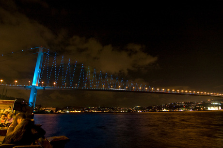 Istanbul , de brug naar Azie
