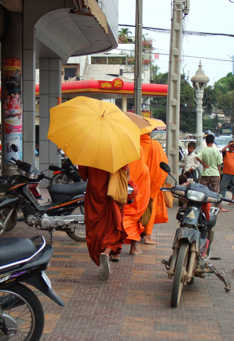 Monniken in Phnom Penh