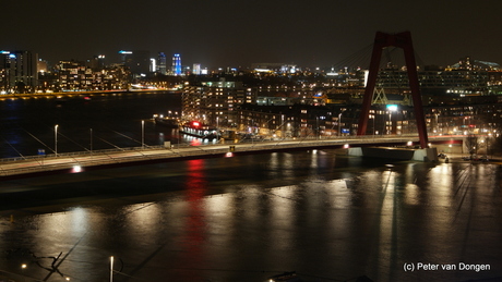 Willemsbrug bij nacht