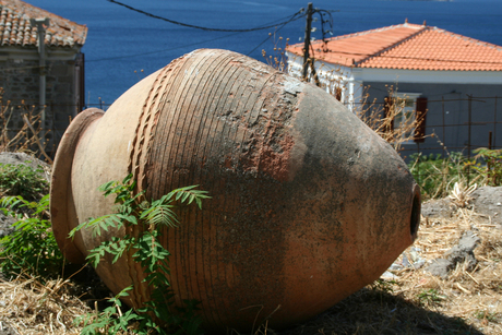 Oliveoil vase