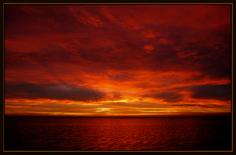 Zonsondergang aan het IJsselmeer