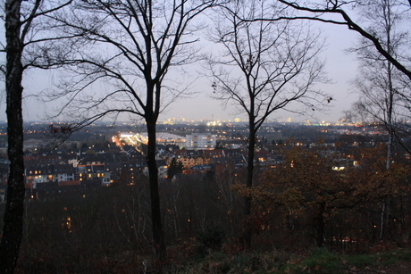 Düsseldorf bij schemering