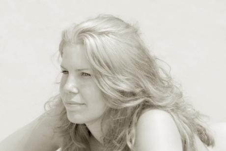 Dominique in high key