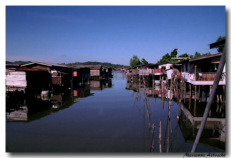 Vissersdorp in Borneo