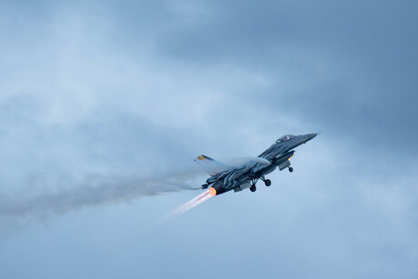 F16 Fighting Falcon @ Sanicole sunset airshow