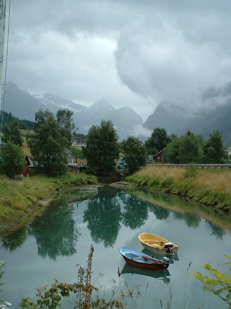 Bootjes in Olden (Noorwegen)