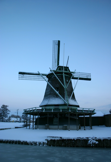 Molen in sneeuw