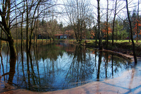 huisje aan het water