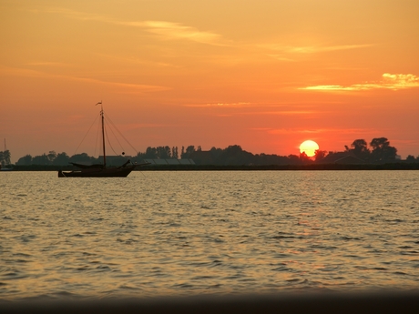 Zonsondergang bij Heeg.jpg