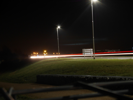 Autolichten in de avond
